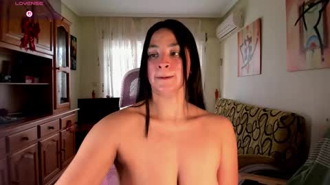 Snapshot of bella_pocahontas3 chatting on February 27, 2025, 9:54 am bella_pocahontas3 online show from February 27, 2025, 9:54 am