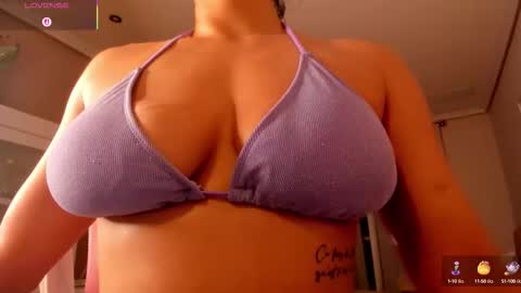 Snapshot of bella_pocahontas3 chatting on October 11, 2025, 9:57 pm bella_pocahontas3 online show from October 11, 2025, 9:57 pm