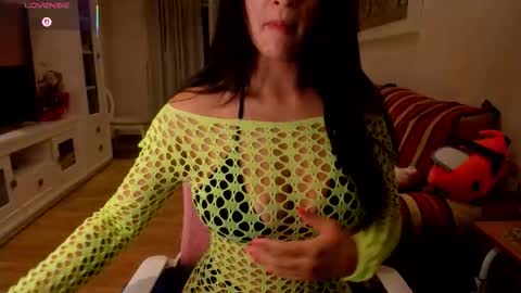 Snapshot of bella_pocahontas3 chatting on October 15, 2025, 9:59 pm bella_pocahontas3 online show from October 15, 2025, 9:59 pm