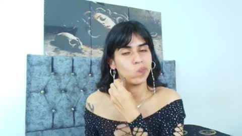 Bella online show from October 1, 2025, 11:00 pm