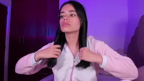 Snapshot of bella_sun_ chatting on November 1, 2025, 4:36 am Valeria Model Independent online show from November 1, 2025, 4:36 am