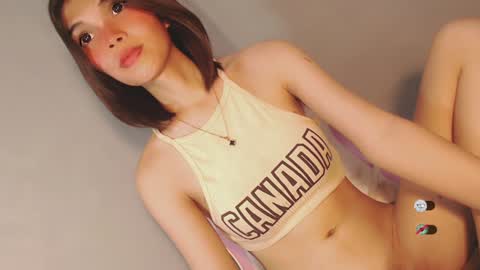 Snapshot of bella_tara chatting on December 3, 2024, 6:37 am Bella online show from December 3, 2024, 6:37 am