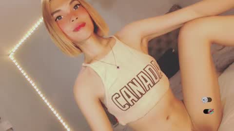 Snapshot of bella_tara chatting on January 5, 2025, 4:25 am Bella online show from January 5, 2025, 4:25 am