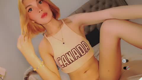 Snapshot of bella_tara chatting on February 3, 2025, 10:43 pm Bella online show from February 3, 2025, 10:43 pm
