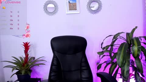 Bella online show from February 8, 2025, 10:08 pm