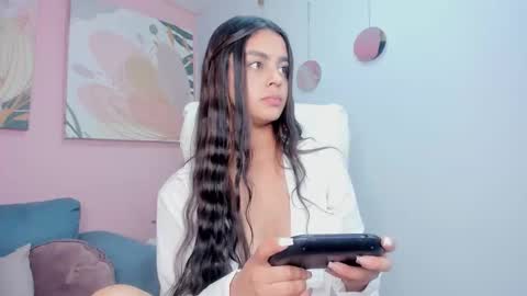 BELLA online show from November 15, 2025, 6:26 pm