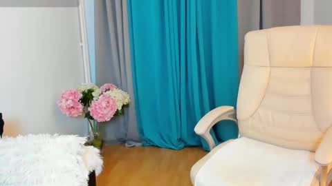 Snapshot of bellaanna25 chatting on February 28, 2025, 12:42 pm BellaAnna online show from February 28, 2025, 12:42 pm