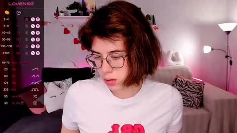 Snapshot of bellacaress chatting on November 29, 2025, 2:36 am hello guys im Bella online show from November 29, 2025, 2:36 am