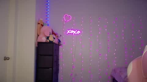 Snapshot of bellamonroee chatting on September 23, 2025, 3:09 am Bella Monroe online show from September 23, 2025, 3:09 am