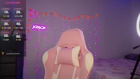 Snapshot of bellamonroee chatting on October 14, 2025, 4:02 am Bella Monroe online show from October 14, 2025, 4:02 am