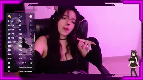 Bella Monteluna online show from October 31, 2025, 3:35 pm