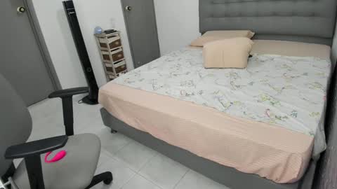 Bella  Angelycal online show from February 13, 2025, 3:24 pm