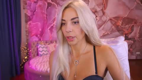 Bella online show from October 26, 2025, 2:01 pm