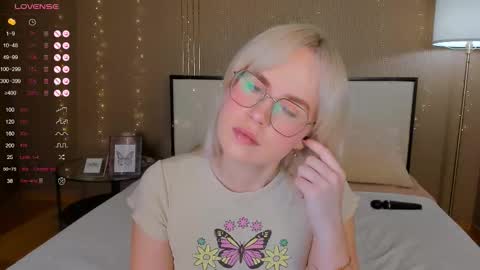 Bella online show from October 28, 2025, 12:58 am