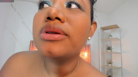 Snapshot of belle_brunette chatting on December 18, 2024, 1:05 am belle online show from December 18, 2024, 1:05 am