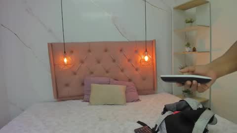 Snapshot of belle_brunette chatting on December 14, 2025, 12:10 pm belle online show from December 14, 2025, 12:10 pm