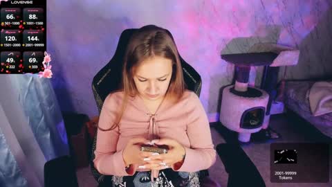 Snapshot of bellezza_ chatting on December 2, 2024, 1:35 pm Your Annabelle Wolf online show from December 2, 2024, 1:35 pm