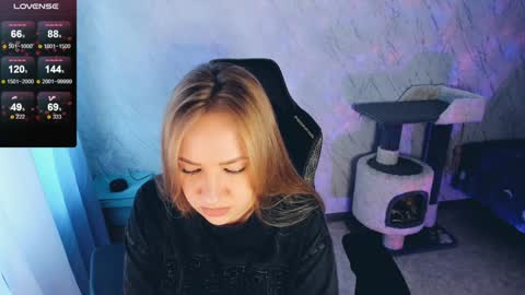 Snapshot of bellezza_ chatting on December 18, 2024, 10:40 am Your Annabelle Wolf online show from December 18, 2024, 10:40 am