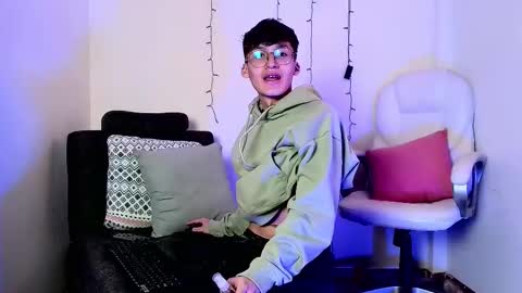 Snapshot of bellmontneon chatting on November 3, 2025, 11:33 am Neon online show from November 3, 2025, 11:33 am