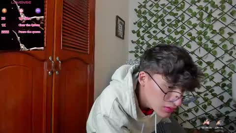 Snapshot of bellmontneon chatting on December 2, 2025, 11:15 am Neon online show from December 2, 2025, 11:15 am