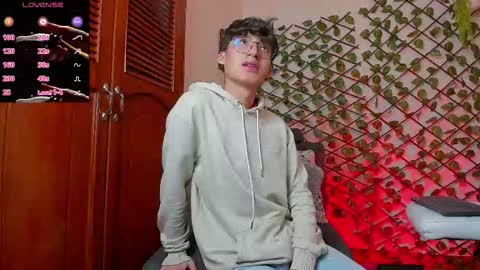 Snapshot of bellmontneon chatting on December 4, 2025, 12:58 pm Neon online show from December 4, 2025, 12:58 pm