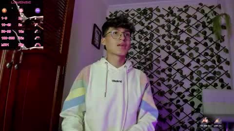 Snapshot of bellmontneon chatting on December 15, 2025, 12:09 pm Neon online show from December 15, 2025, 12:09 pm