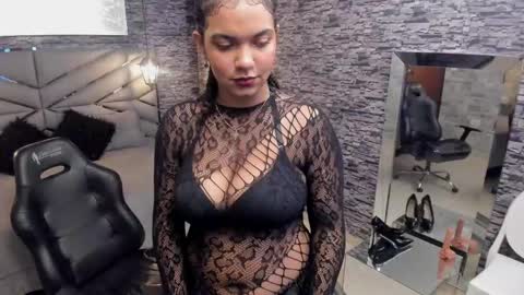 Snapshot of bellybigboobs chatting on October 31, 2025, 7:59 pm Belly online show from October 31, 2025, 7:59 pm