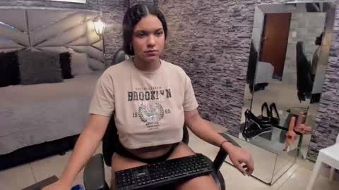 Snapshot of bellybigboobs chatting on November 2, 2025, 3:03 pm Belly online show from November 2, 2025, 3:03 pm