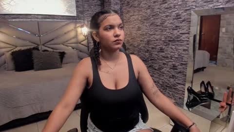 Snapshot of bellybigboobs chatting on November 5, 2025, 5:02 pm Belly online show from November 5, 2025, 5:02 pm