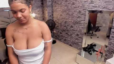 Snapshot of bellybigboobs chatting on November 8, 2025, 4:18 pm Belly online show from November 8, 2025, 4:18 pm