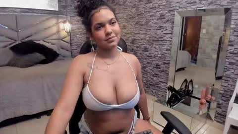 Snapshot of bellybigboobs chatting on November 20, 2025, 2:06 pm Belly online show from November 20, 2025, 2:06 pm