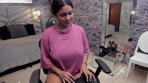 Snapshot of bellybigboobs chatting on December 1, 2025, 1:16 pm Belly online show from December 1, 2025, 1:16 pm