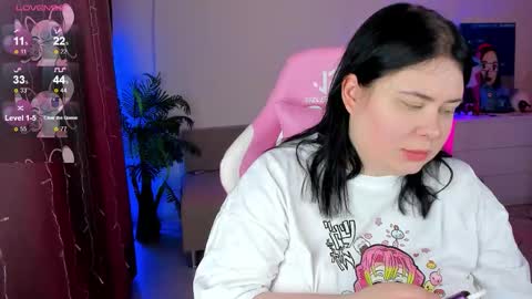 LinaBoo online show from November 13, 2025, 3:33 pm