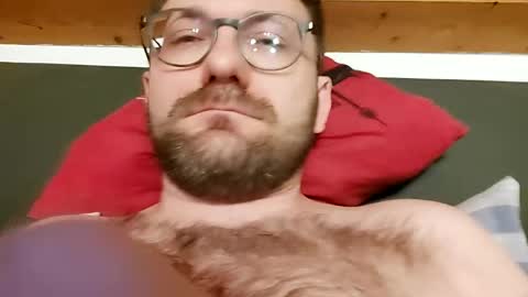 Snapshot of ben00189 chatting on December 28, 2024, 12:47 am ben00189 online show from December 28, 2024, 12:47 am