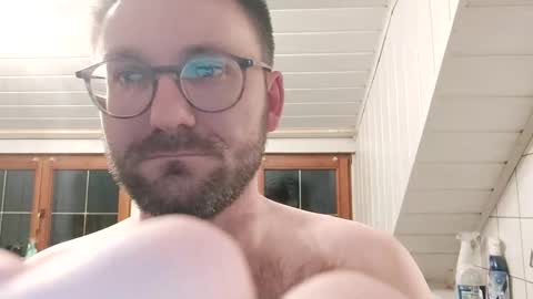 Snapshot of ben00189 chatting on December 30, 2024, 6:05 pm ben00189 online show from December 30, 2024, 6:05 pm