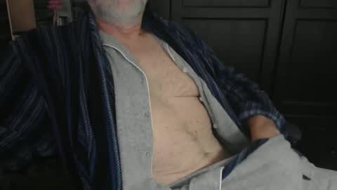 Snapshot of bendrinkin chatting on January 28, 2025, 10:23 am bendrinkin online show from January 28, 2025, 10:23 am