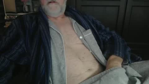 Snapshot of bendrinkin chatting on January 29, 2025, 12:45 pm bendrinkin online show from January 29, 2025, 12:45 pm