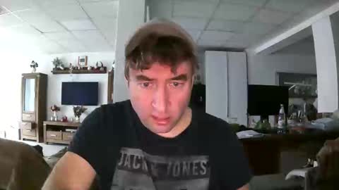 Snapshot of bengi1984 chatting on December 15, 2025, 7:45 am Robert 1984 online show from December 15, 2025, 7:45 am