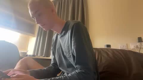 Snapshot of benji_j8 chatting on November 14, 2025, 4:17 pm benji_j8 online show from November 14, 2025, 4:17 pm