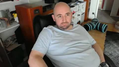 Snapshot of bennn54 chatting on December 20, 2025, 10:33 am Ben online show from December 20, 2025, 10:33 am