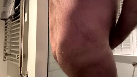 Snapshot of benz10001 chatting on November 7, 2025, 4:12 am benz10001 online show from November 7, 2025, 4:12 am