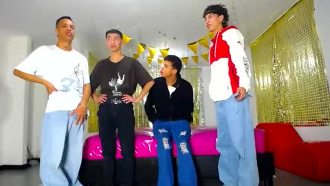 Snapshot of benz_boys chatting on February 22, 2025, 12:08 pm benz boys online show from February 22, 2025, 12:08 pm