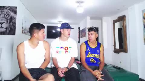 Snapshot of benz_boys chatting on September 12, 2025, 12:27 pm benz boys online show from September 12, 2025, 12:27 pm