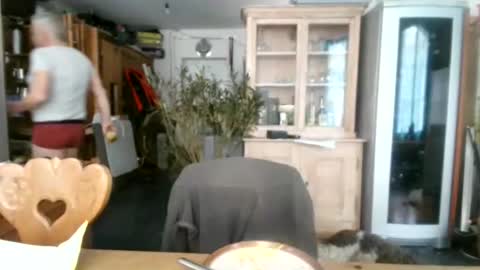 Snapshot of berg_boy chatting on February 6, 2025, 11:54 am Martin online show from February 6, 2025, 11:54 am