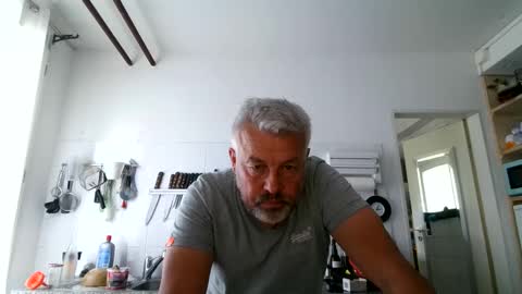 Snapshot of berg_boy chatting on September 25, 2025, 1:04 pm Martin online show from September 25, 2025, 1:04 pm