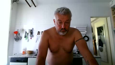 Snapshot of berg_boy chatting on September 28, 2025, 8:31 am Martin online show from September 28, 2025, 8:31 am