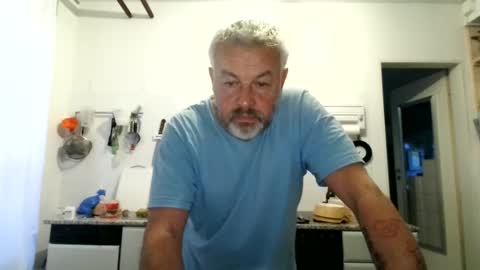 Snapshot of berg_boy chatting on October 5, 2025, 5:39 am Martin online show from October 5, 2025, 5:39 am