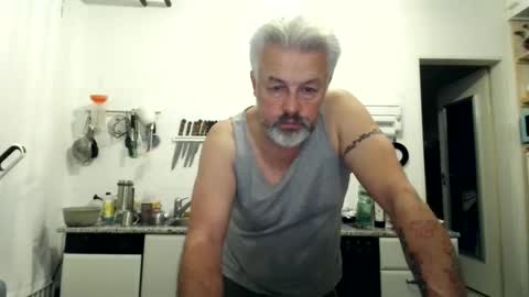 Snapshot of berg_boy chatting on November 11, 2025, 10:32 pm Martin online show from November 11, 2025, 10:32 pm