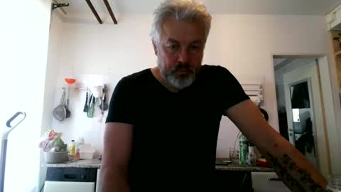 Snapshot of berg_boy chatting on November 24, 2025, 11:43 am Martin online show from November 24, 2025, 11:43 am