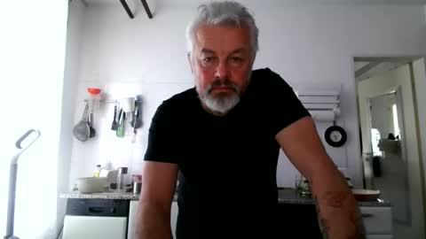 Snapshot of berg_boy chatting on November 29, 2025, 8:28 am Martin online show from November 29, 2025, 8:28 am